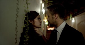 Cinema Solo Dio perdona rhatha-phongam-in-un-faccia-a-faccia-con-ryan-gosling-in-una-scena-di-only-god-forgives-275111