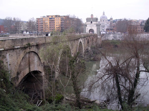 Monsignor Pussino e i nordici a Ponte Milvio DSCN3114 a