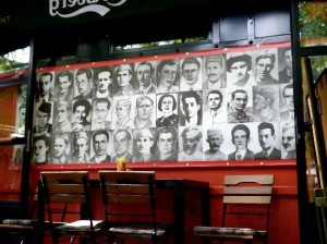 02 Pe  Balcani La dissoluzione di una federazione Sarajevo Bar Tito caffe-tito 1