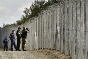 Migrazione Orban sfida la Ue per una nuova accoglienza muro_54131882